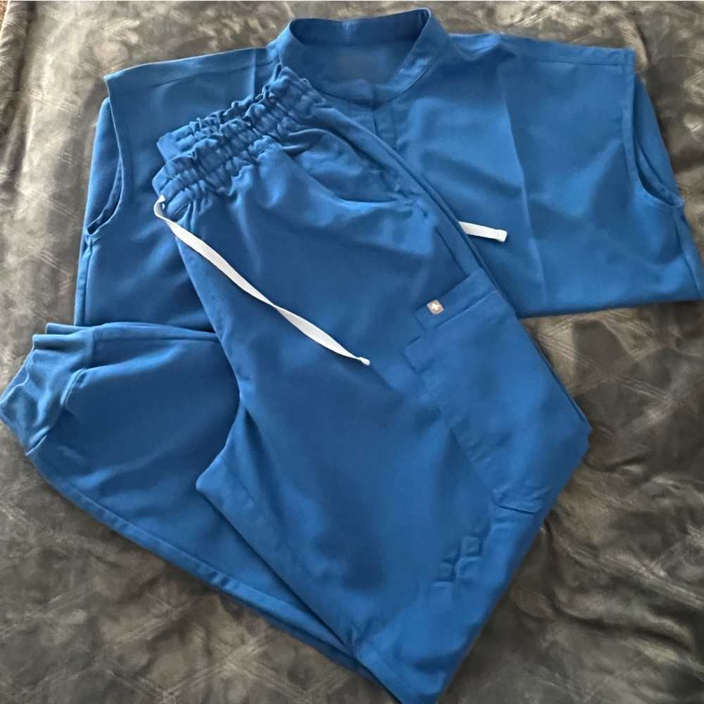 Figs scrubs